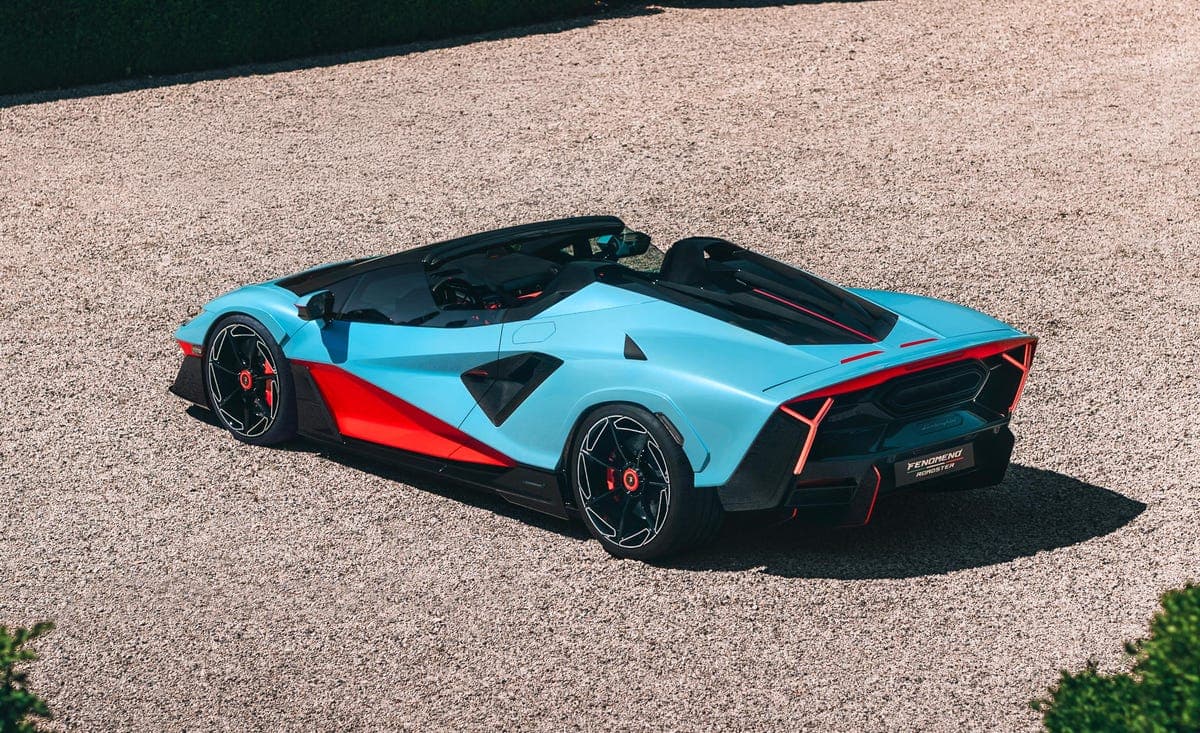 Đuôi xe Lamborghini Fenomeno Roadster với ống xả trung tâm và cánh gió khí động học